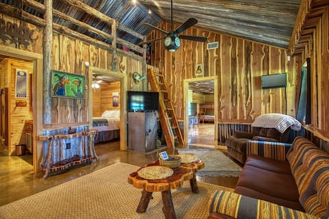 Private 50-Acre Cabin Getaway Near Sam Rayburn