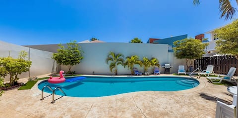Amazing Location @ PalmBeach 6BR w/ Pool Sleeps 16