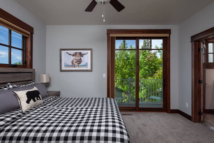 סוויטת קווין סייז עם מרפסת.