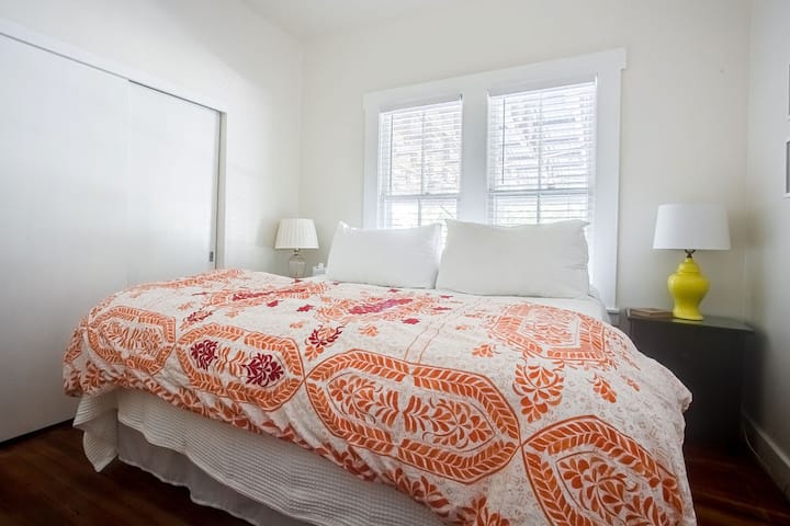 Izba s manželskou posteľou King a šatníkom