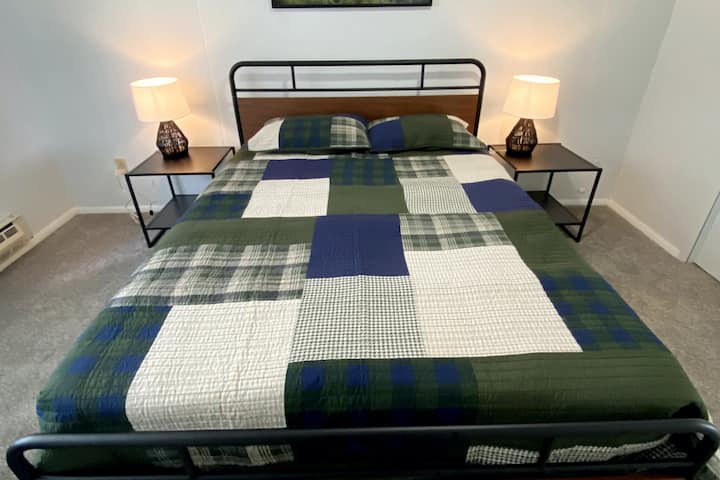 Bedroom #1, Queen bed.