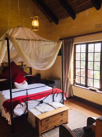 Relax in the heart of Noordhoek gallery image 3