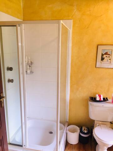 Relax in the heart of Noordhoek gallery image 4