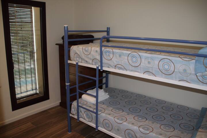 Tretia spálňa s dvoma poschodovými lôžkami