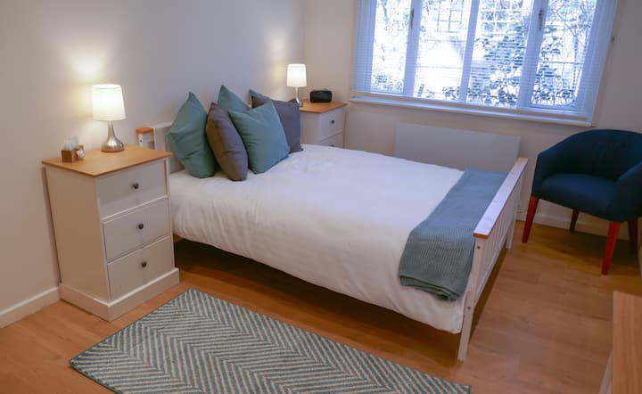 Dvojlôžková izba s manželskou poste