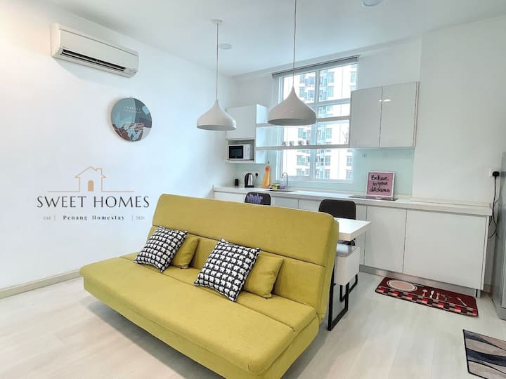 Pool View Stylish Suite at Jelutong Penang 14pax Apartments for Rent