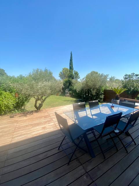 Villa between Nîmes and the Pont du Gard