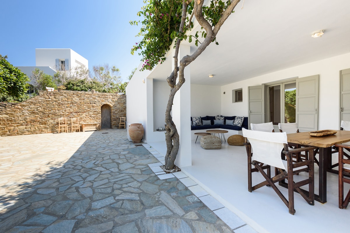 Walk to the beach-Villa Nostos Antiparos - Villas for Rent in Paralia ...