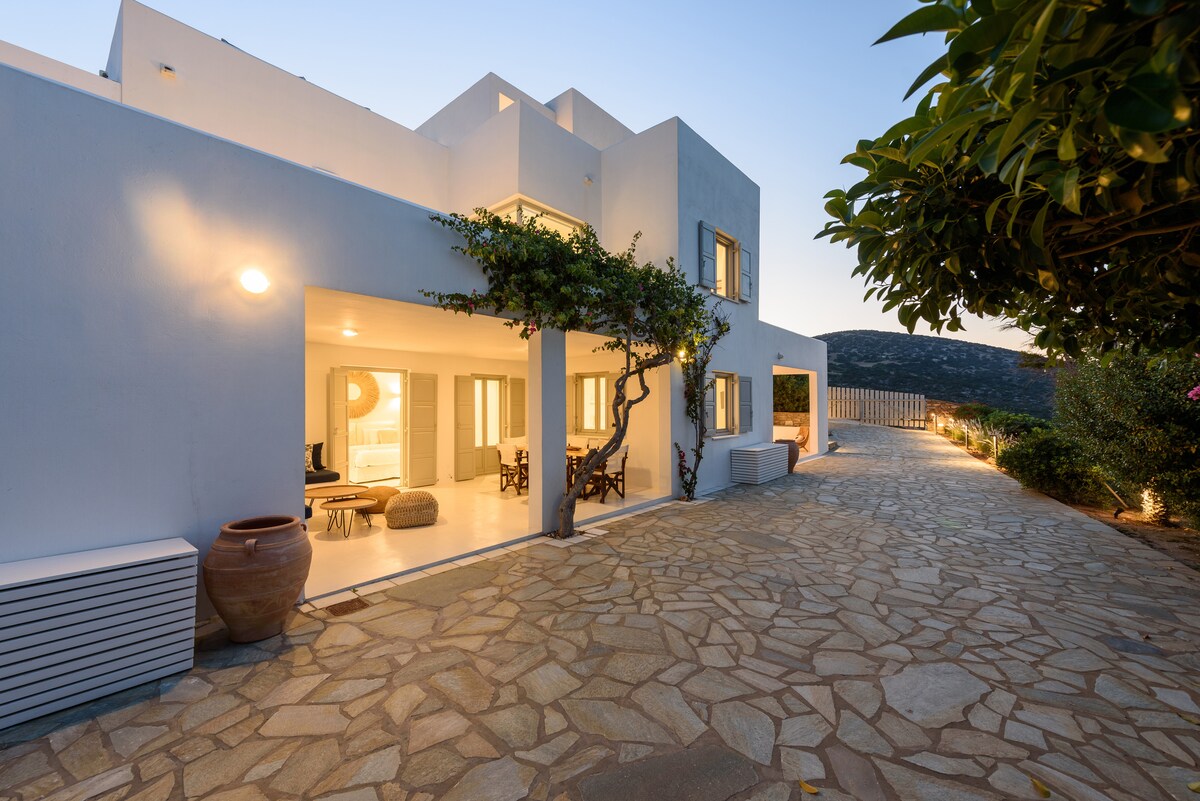 Walk to the beach-Villa Nostos Antiparos - Villas for Rent in Paralia ...