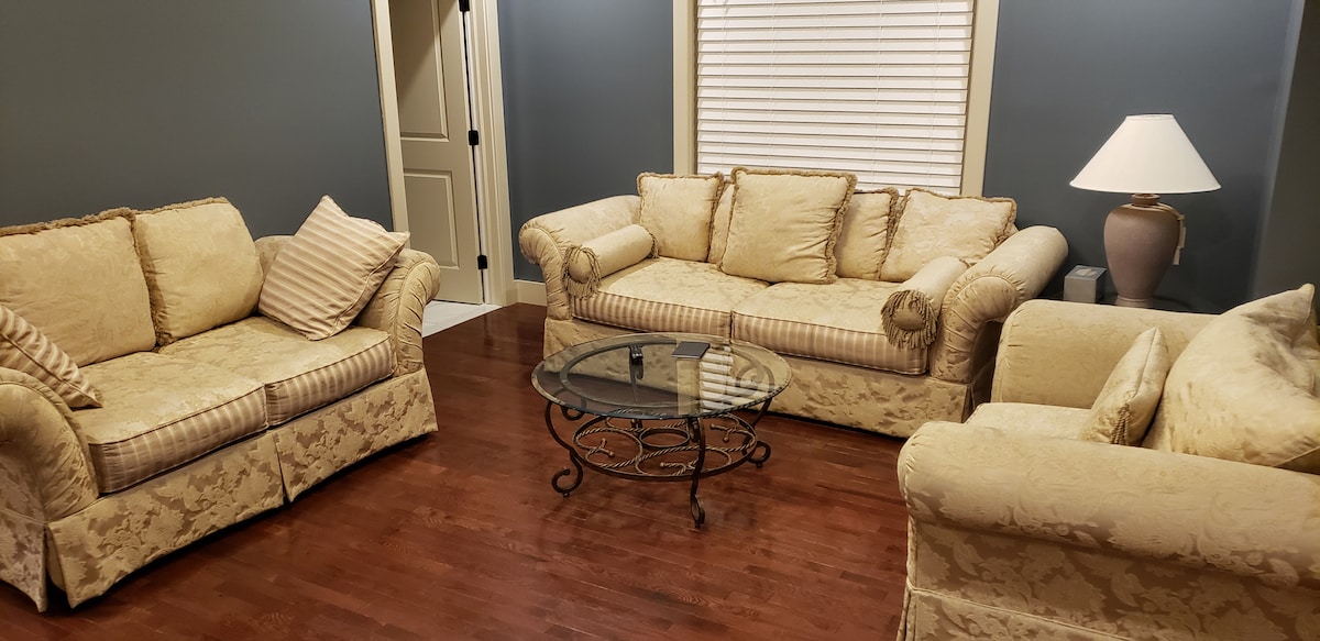 Popular Airbnb listing: Beautifully renovated interior, large 3 BR 2.5 BA in Oneonta