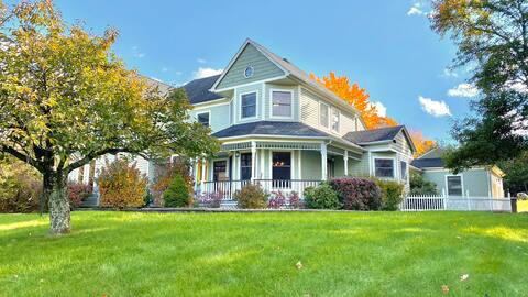 Mountain House Escape w/ Pool - 1 Hour from NYC
