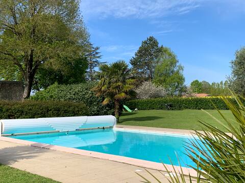 Gite 4 pers. with heated pool near beaches