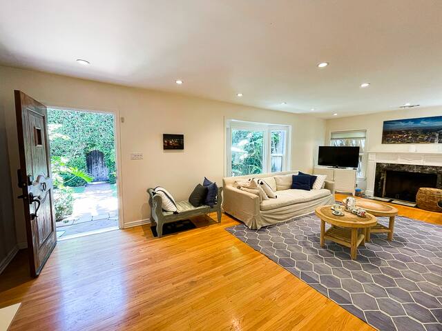 West Hollywood, Fully Hedged 3 Bedroom House