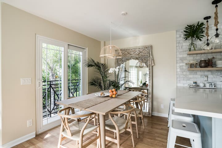 Sand, Sea, & Serenity: Your 5-Star Coastal Haven!