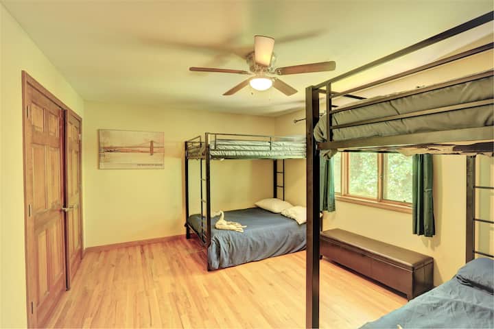 Dormitorio 5: la habitación litera. 2 camas dobles...Capacidad para 8 personas.