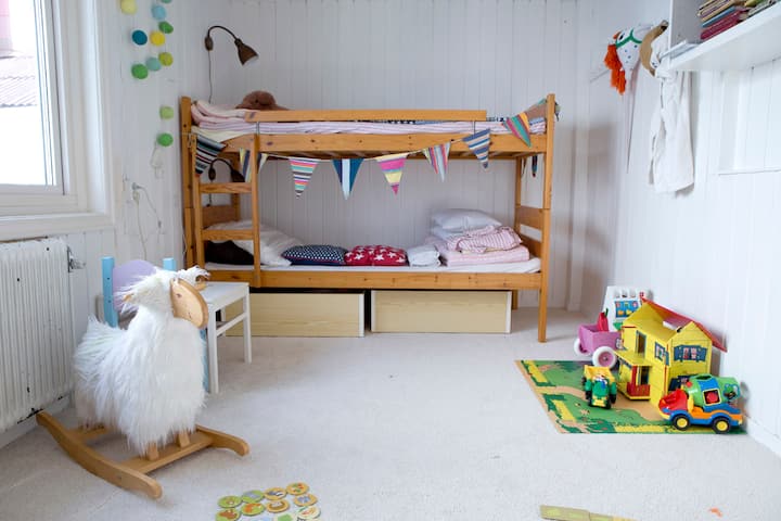 Segundo dormitorio en el primer piso.