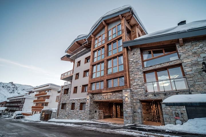Chalet Hôtel Yeti by Altitude Résidences managed Airbnb listing 2