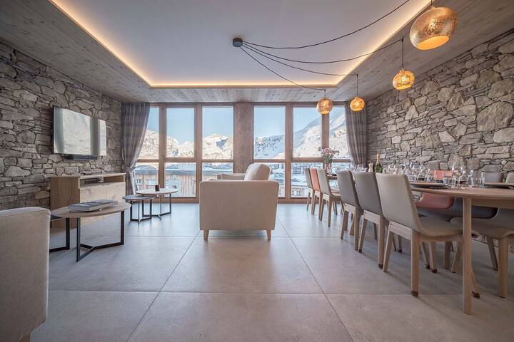 Chalet Hôtel Yeti by Altitude Résidences managed Airbnb listing 1