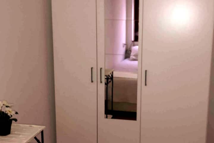 3 door closet is in the 2 bed room.