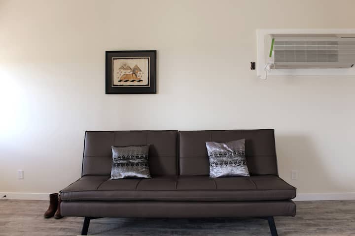 Fully Furnished 1-bedroom Cabin - Peace River
