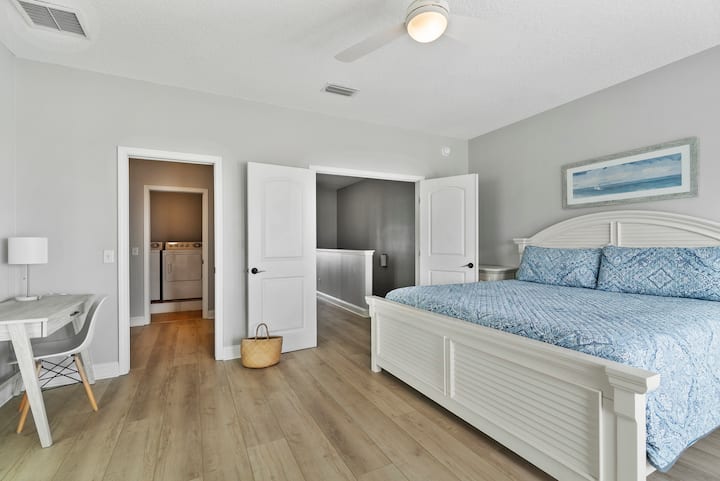 Master suite King bed