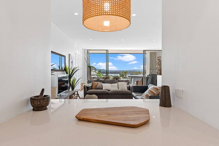 Luxurious 3 Bedroom Apartment with Great Views gallery image 3