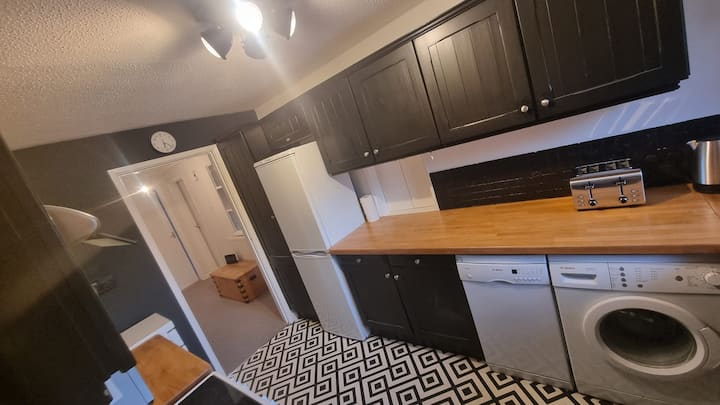 Spacious Self Contained Flat In Superb Location - New Forest