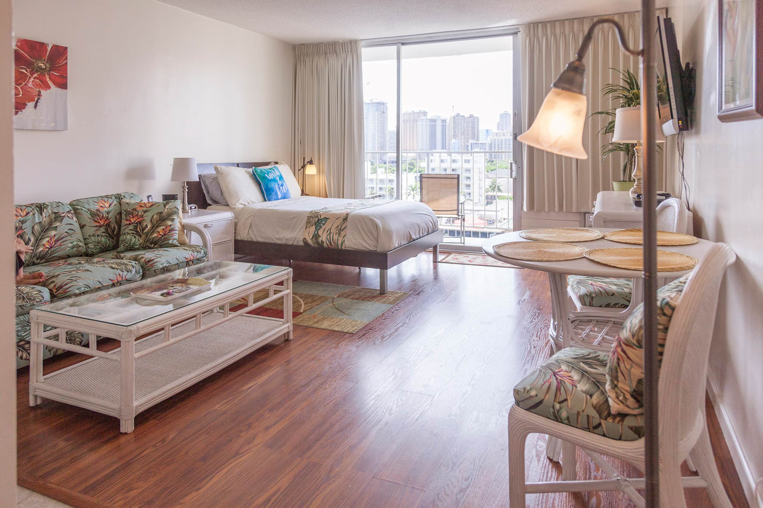 Condo in Honolulu · ★4.68 · Studio · 2 beds · 1 private bath - Image 21