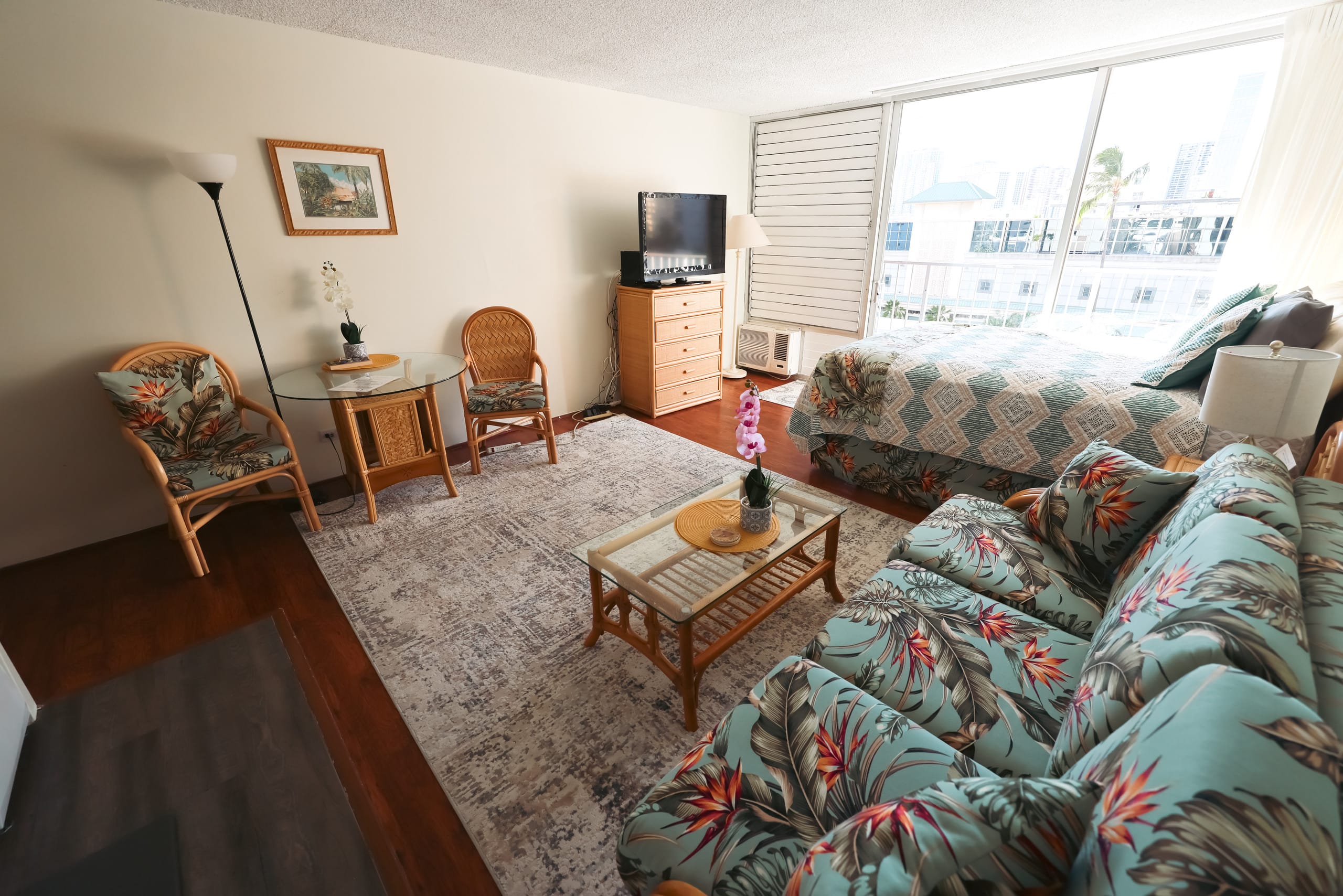 Condo in Honolulu · ★4.68 · Studio · 2 beds · 1 private bath - Image 22