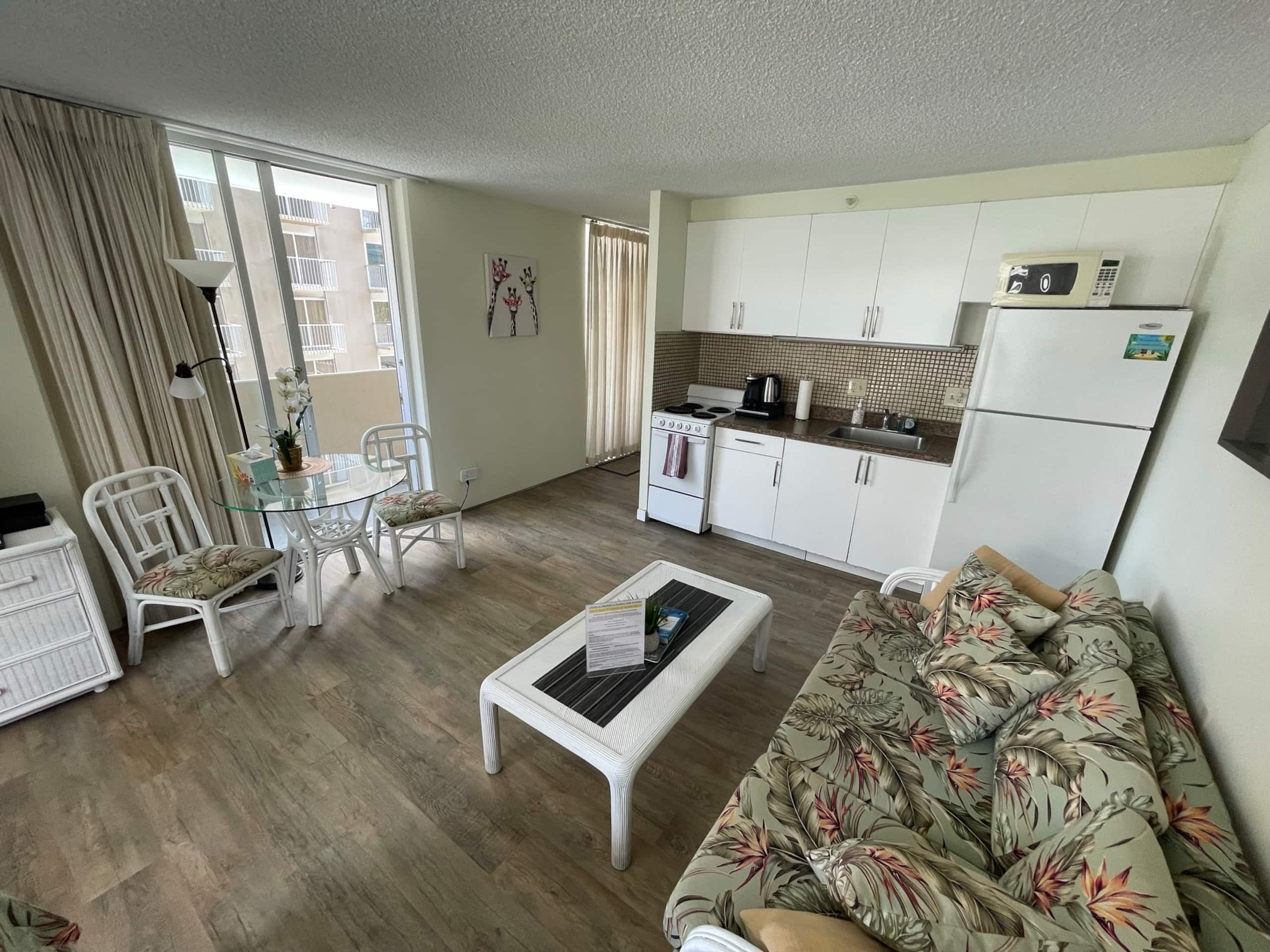 Condo in Honolulu · ★4.68 · Studio · 2 beds · 1 private bath - Image 5