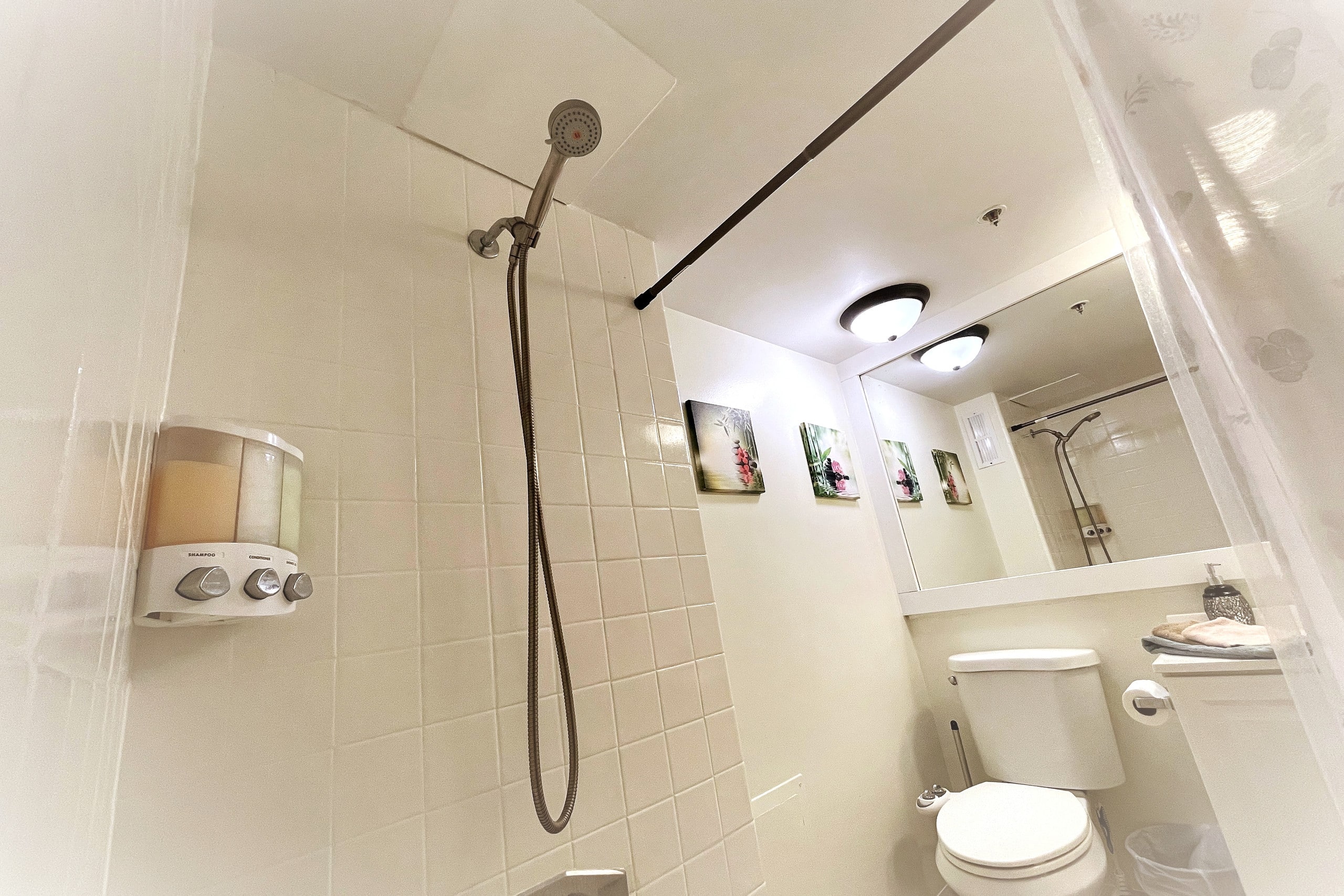Condo in Honolulu · ★4.68 · Studio · 2 beds · 1 private bath - Image 9