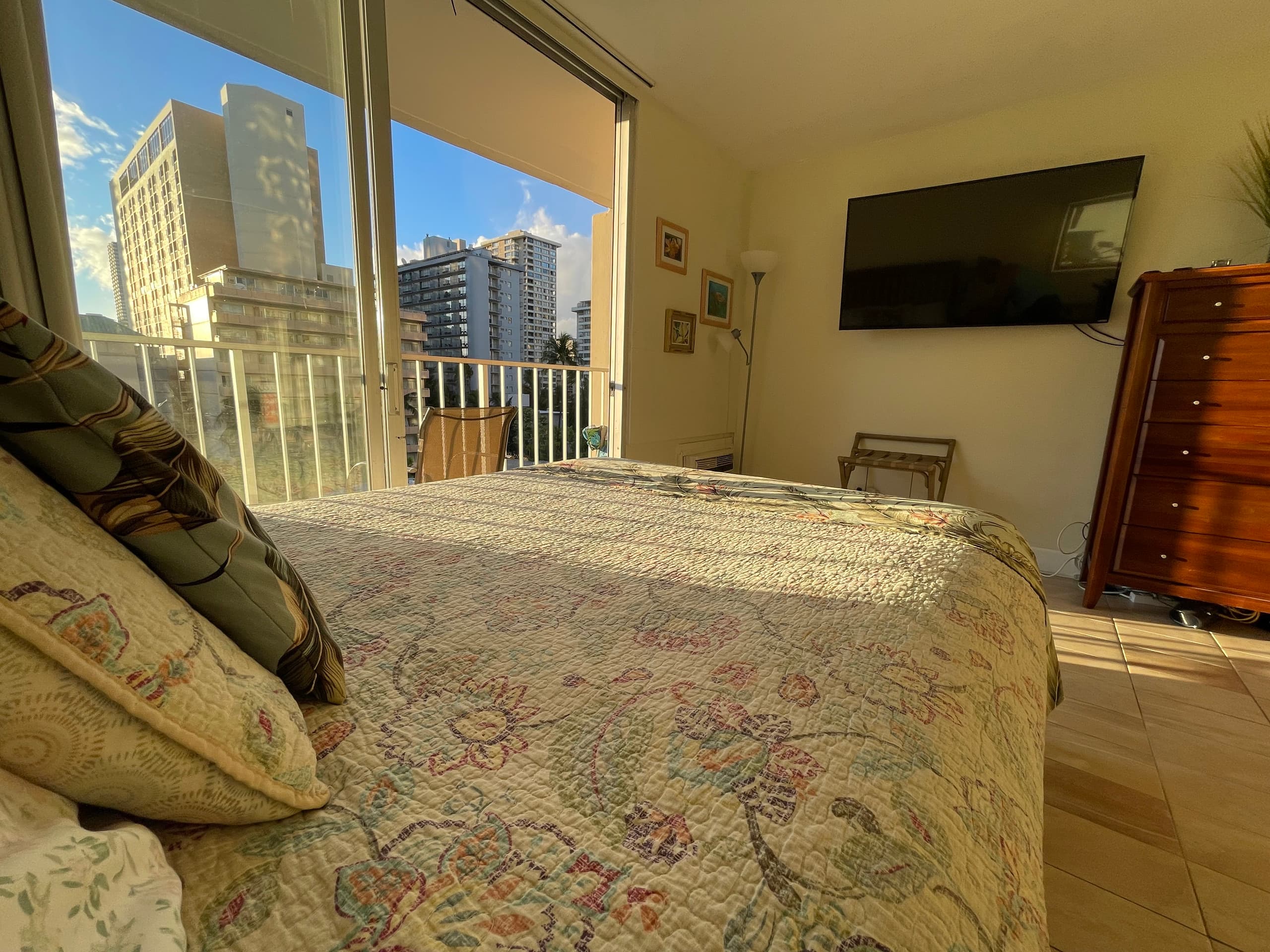 Condo in Honolulu · ★4.68 · Studio · 2 beds · 1 private bath - Image 27
