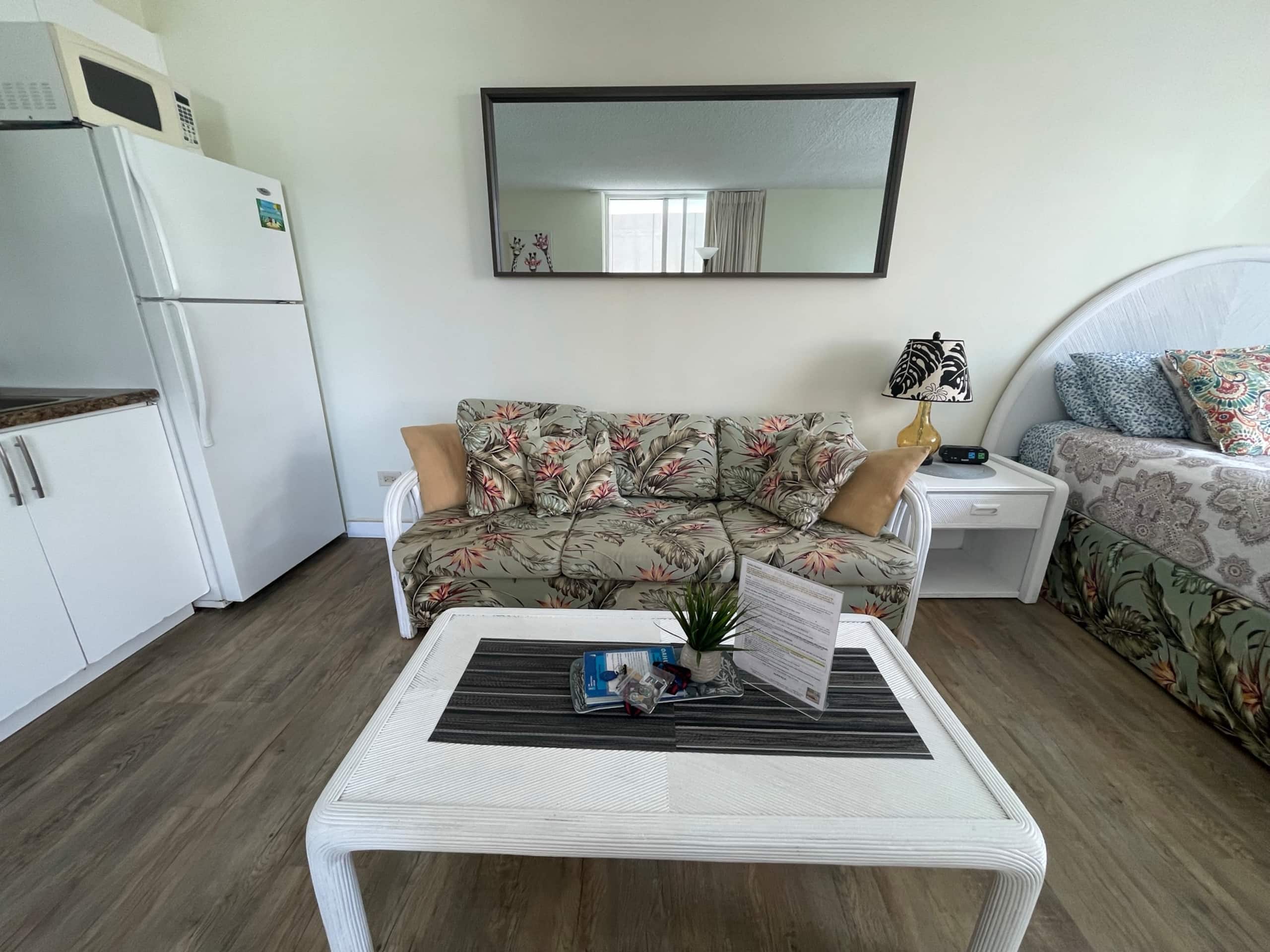 Condo in Honolulu · ★4.68 · Studio · 2 beds · 1 private bath - Image 4