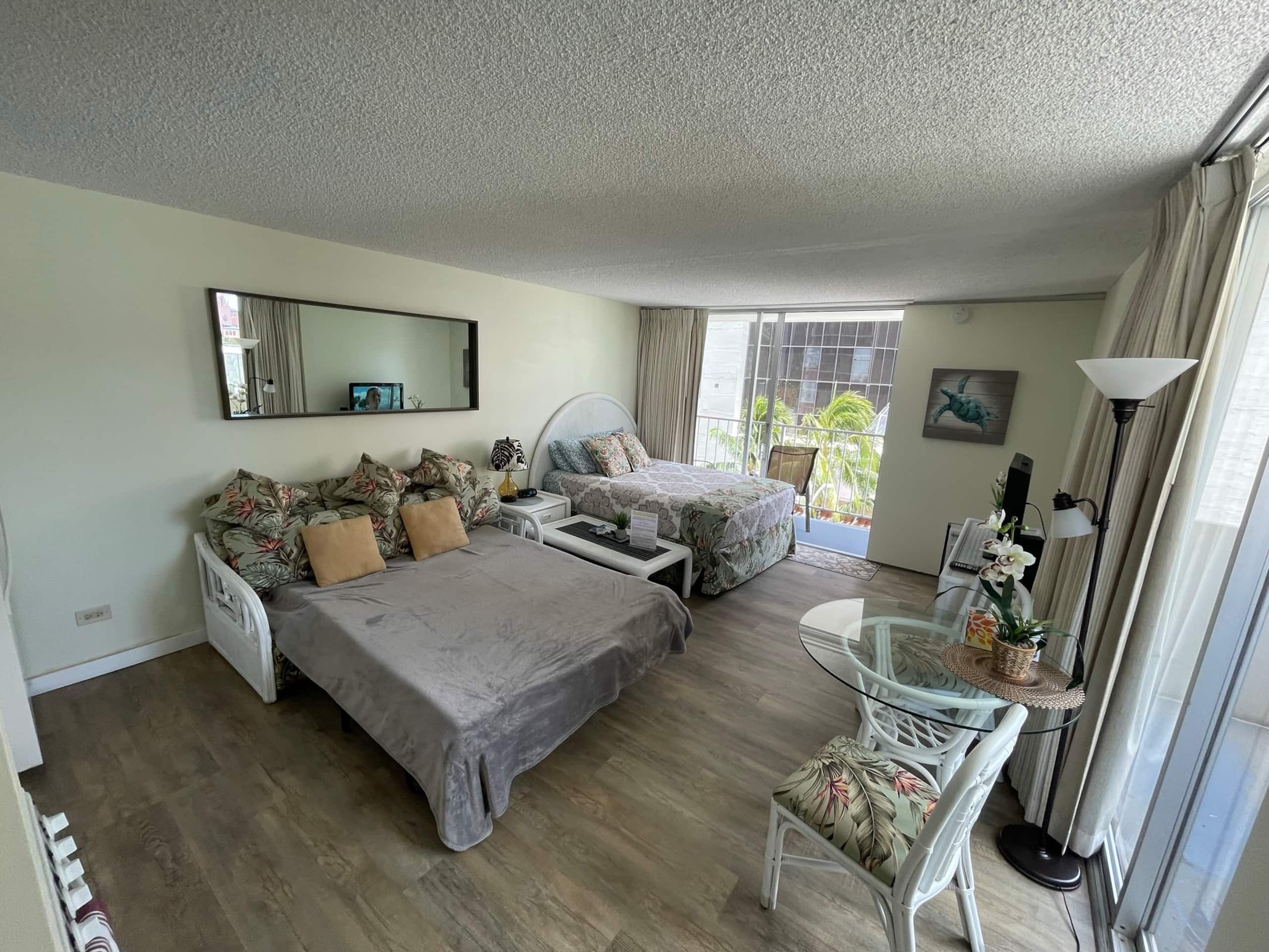 Condo in Honolulu · ★4.68 · Studio · 2 beds · 1 private bath - Image 24