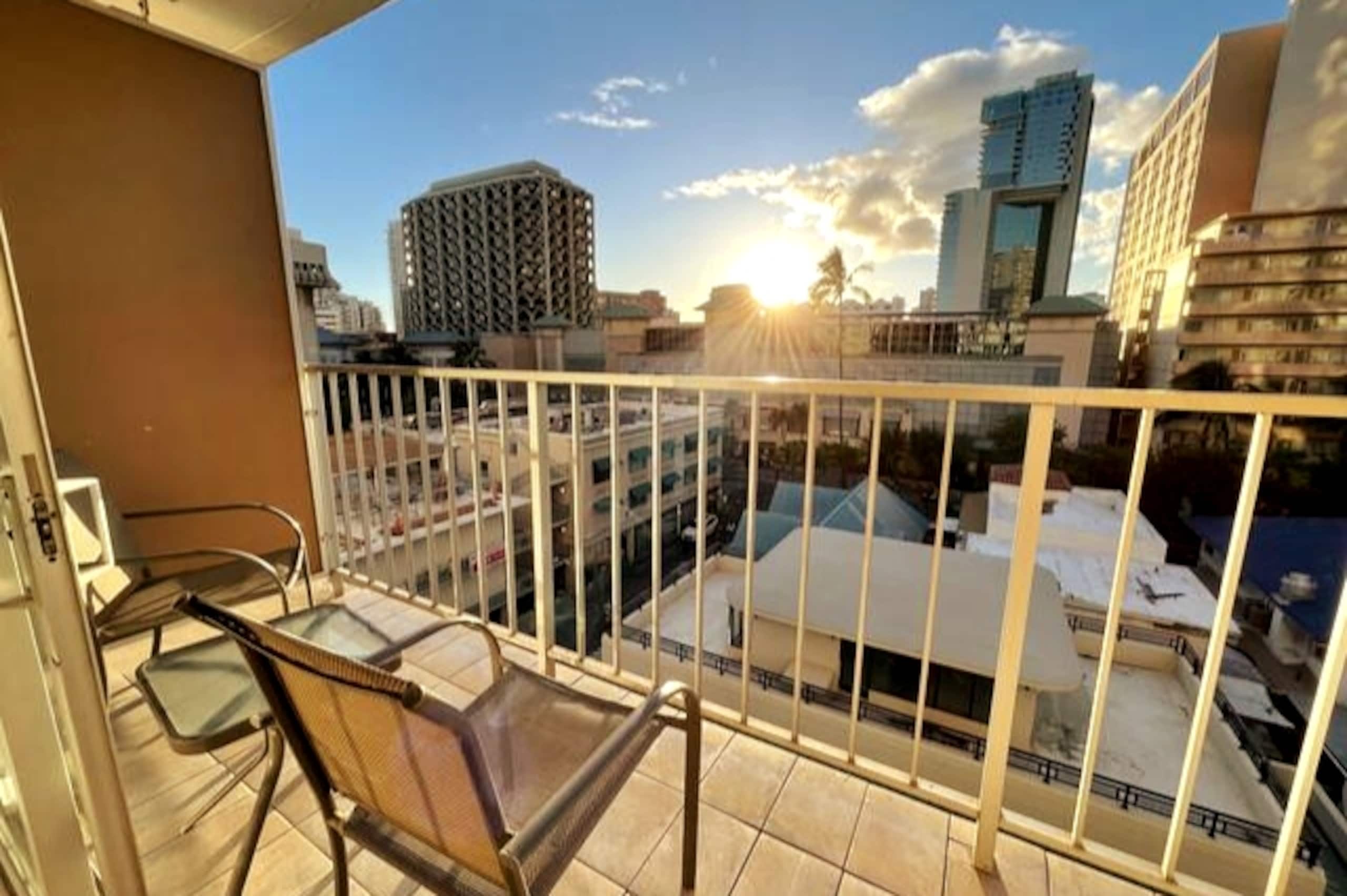 Condo in Honolulu · ★4.68 · Studio · 2 beds · 1 private bath - Image 12