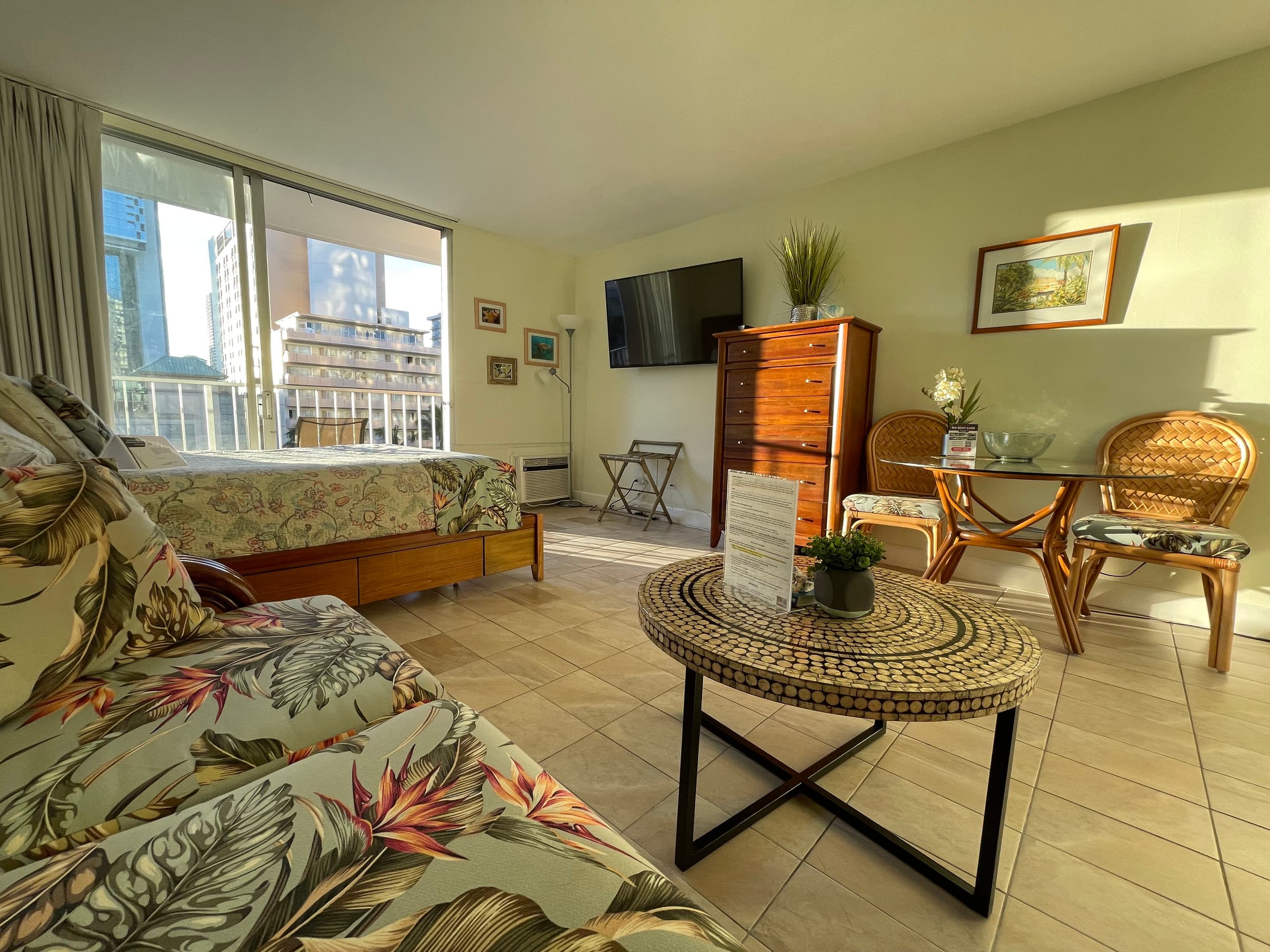 Condo in Honolulu · ★4.68 · Studio · 2 beds · 1 private bath - Image 35