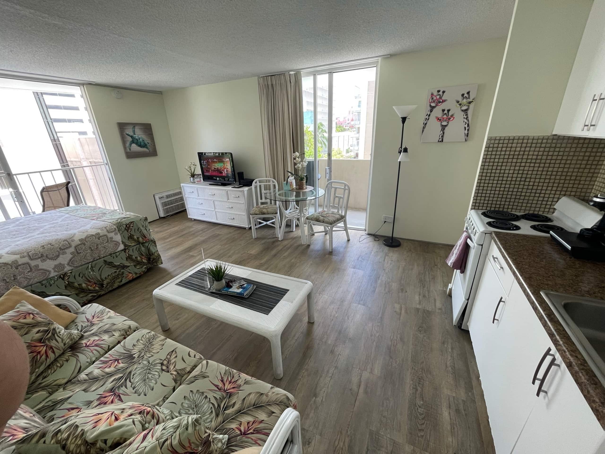 Condo in Honolulu · ★4.68 · Studio · 2 beds · 1 private bath - Image 23