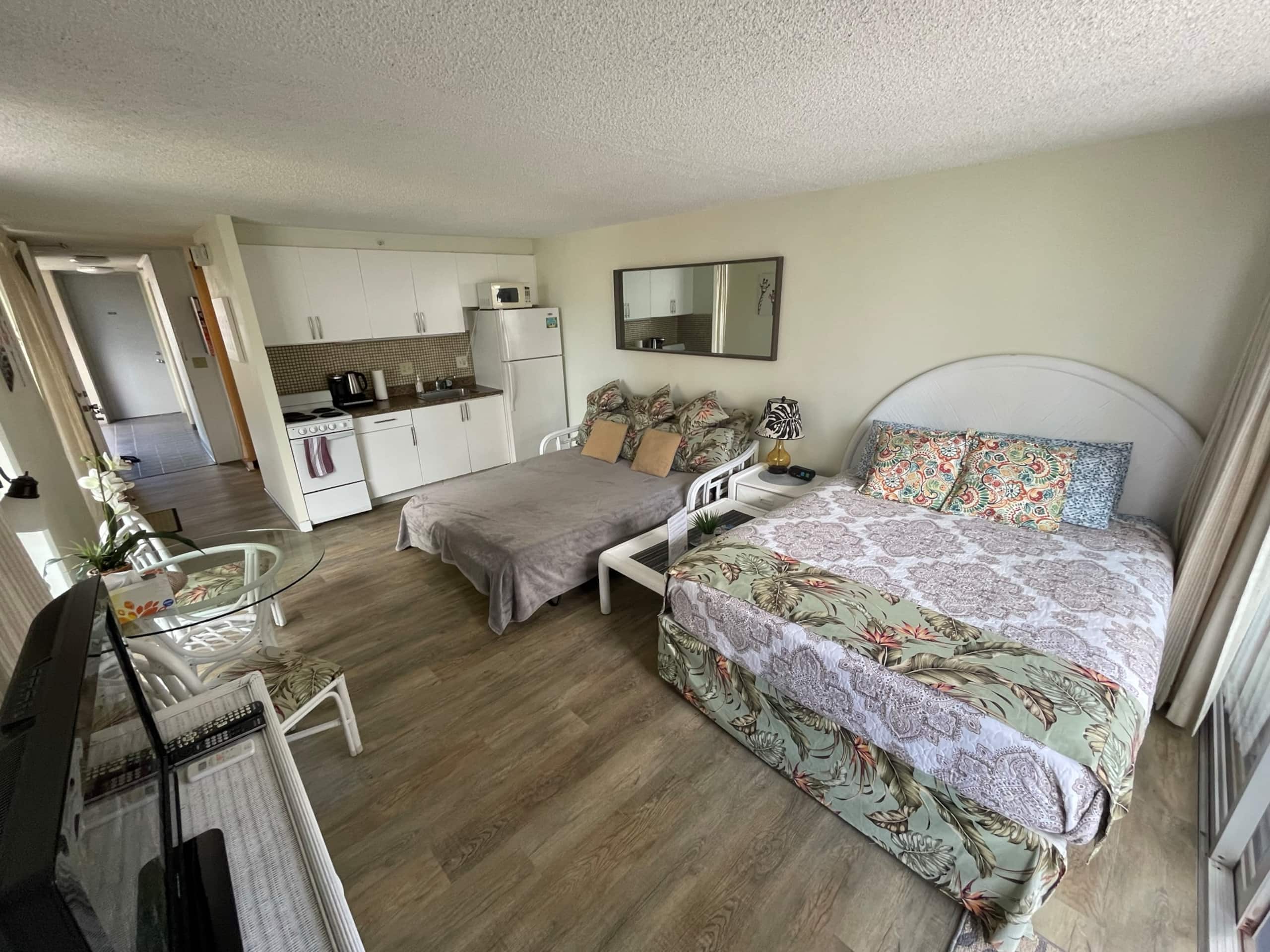 Condo in Honolulu · ★4.68 · Studio · 2 beds · 1 private bath - Image 29