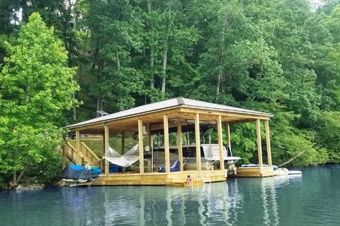 Hilltop Suite on the Lake