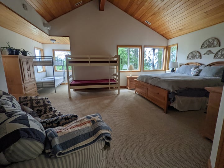Master Bedroom 1 King, 2 Bunk Bed, Pull Out