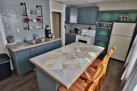 Charming 2 Bed 1 Bath house