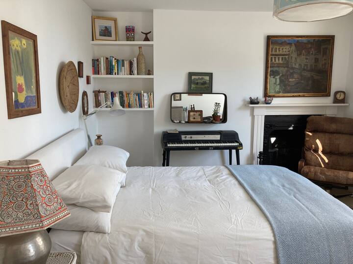 顶层双人卧室，可俯瞰大海，景观最好。