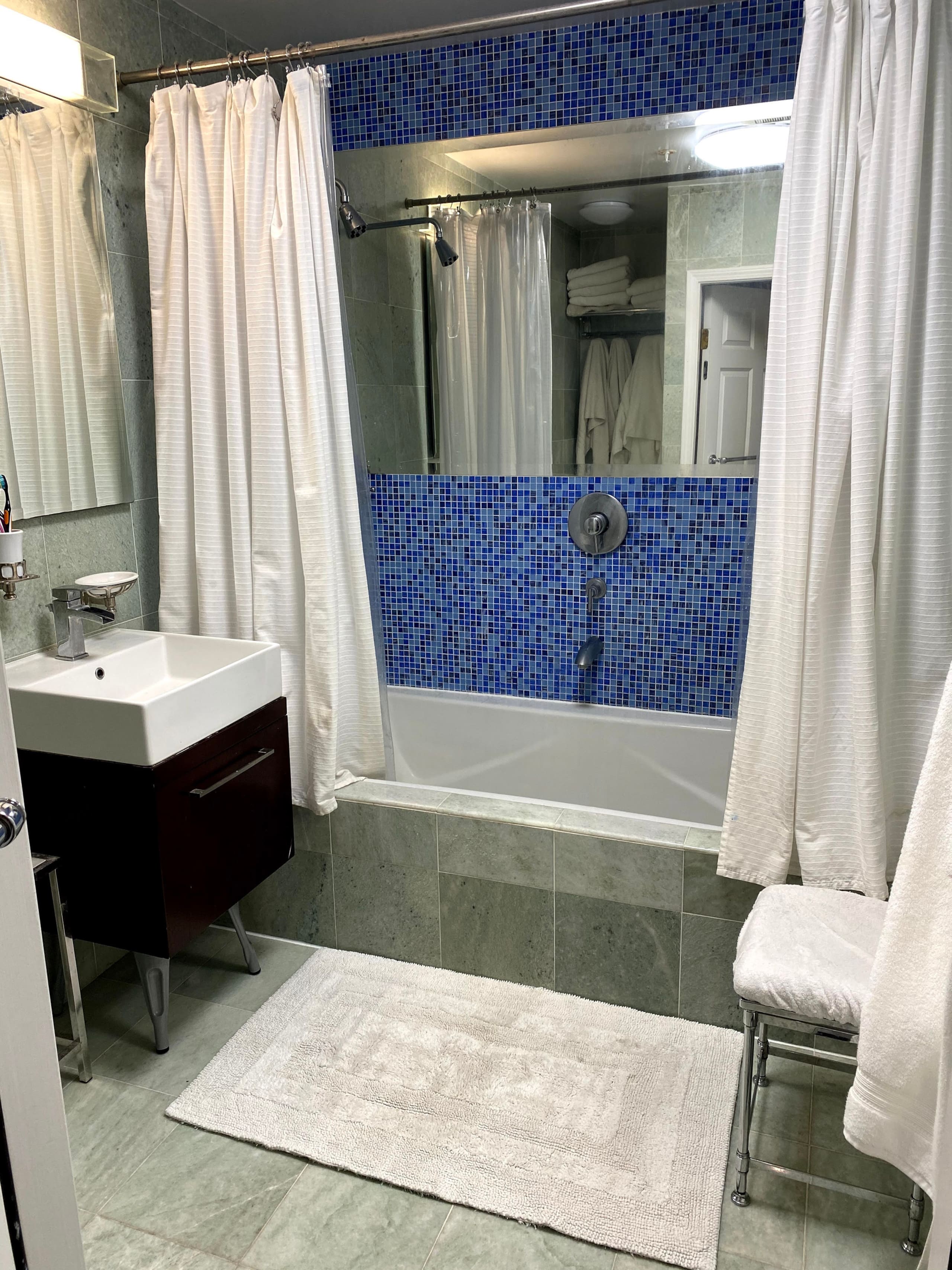 Condo in San Francisco · ★5.0 · 4 bedrooms · 4 beds · 3 baths - Image 21