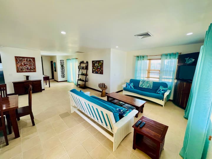 Obývacia izba s dvoma futónmi (možnosti na spanie pre veľké skupiny)