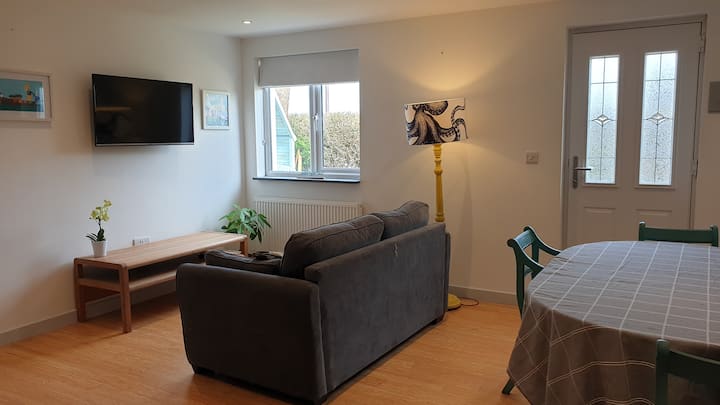 Little Barnacle - Mousehole Beach Apartment - Mousehole
