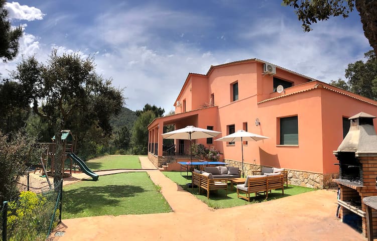 Villa ideal 4 o 5 familias 8 hab. 6 WC tranquila gallery image 4