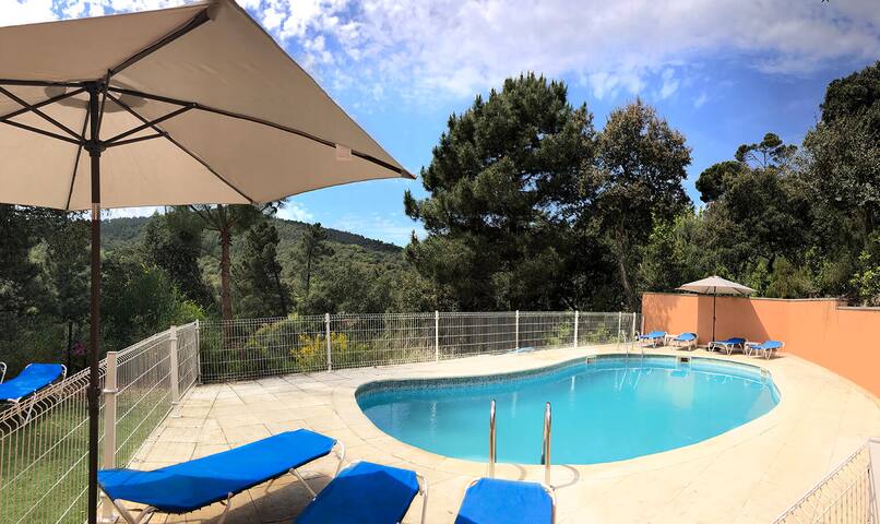 Villa ideal 4 o 5 familias 8 hab. 6 WC tranquila