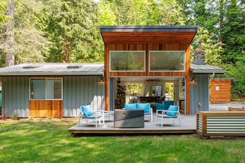 Modern Home - Hot Tub, Playground, By Galbraith