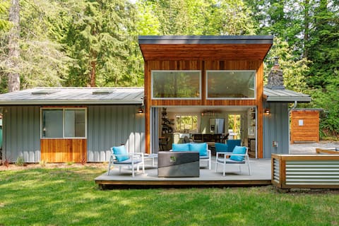 Modern Retreat with Hot Tub Steps from Galbraith