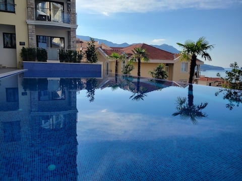 Family Sea View 2-Bedroom Apt with Pool, Spa& Gym